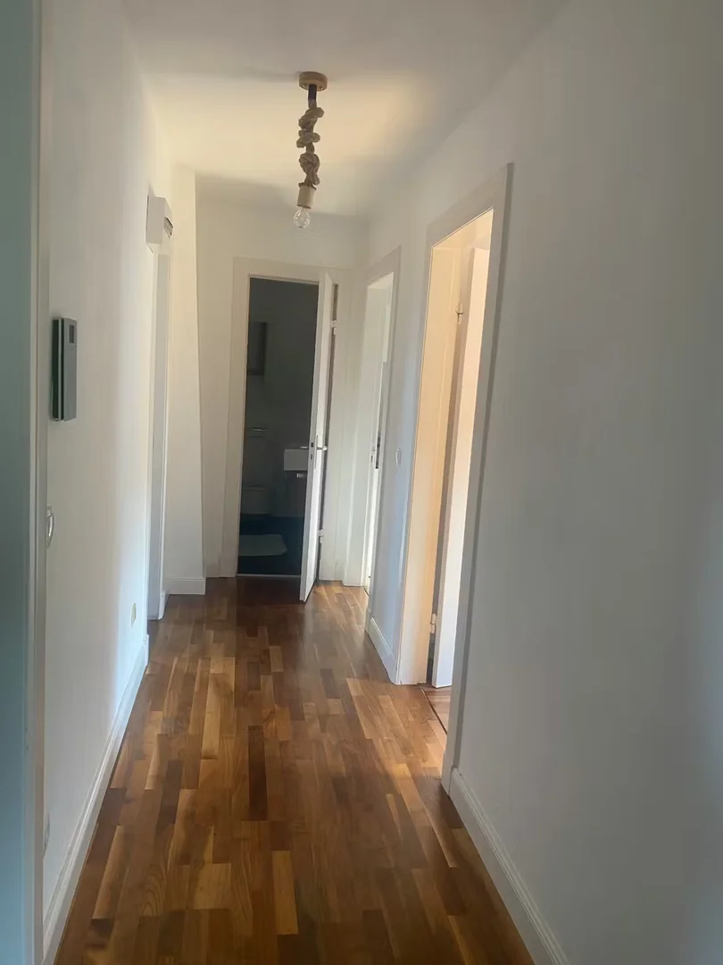 Chambre d'étudiant lumineuse et aérée avec accès facile à l'université dans 