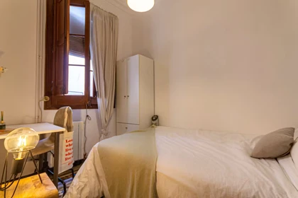 Habitación privada muy luminosa en Barcelona