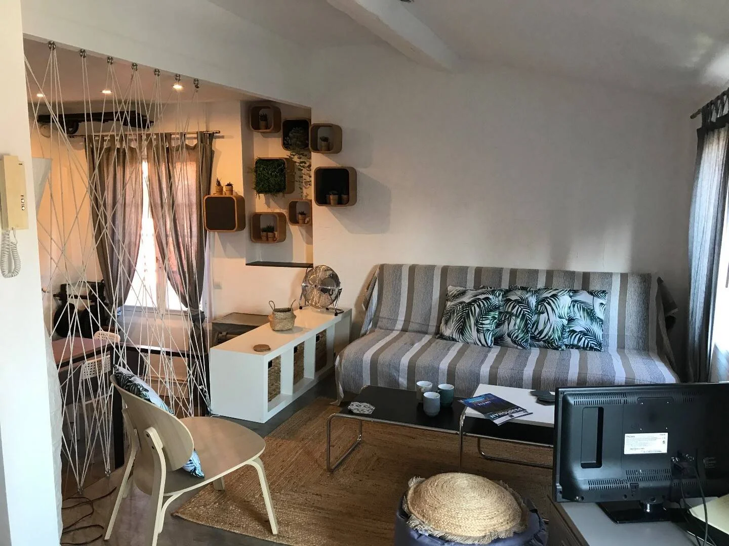 Quarto de estudante económico perto do campus em 