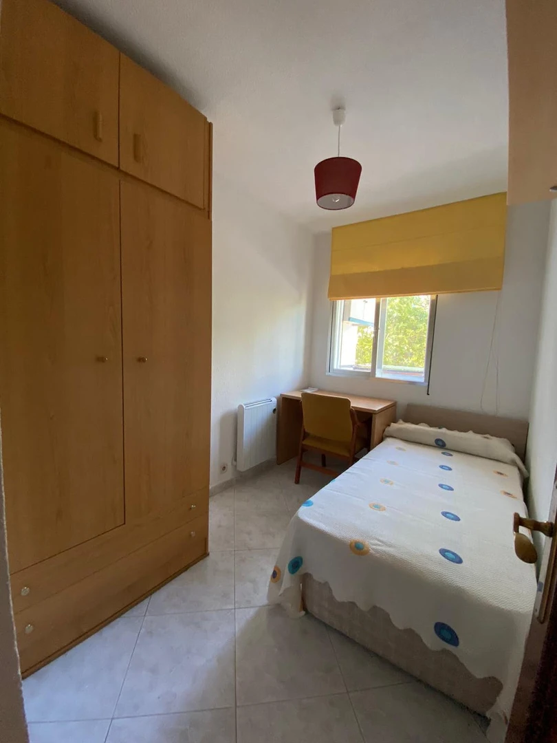 Room for rent with double bed leganes