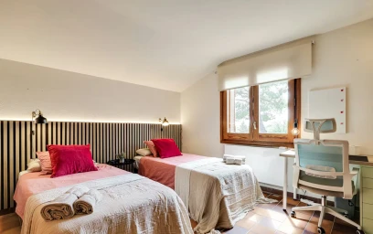 Mehrbettzimmer in der Carrer d'Octavi Bruix, Bellaterra, bild 1 von 10