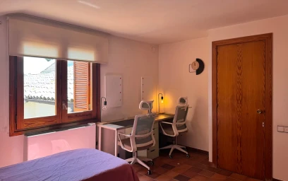 Mehrbettzimmer in der Carrer d'Octavi Bruix, Bellaterra, bild 5 von 10