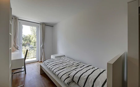 Quarto para alugar com cama de casal em Stuttgart