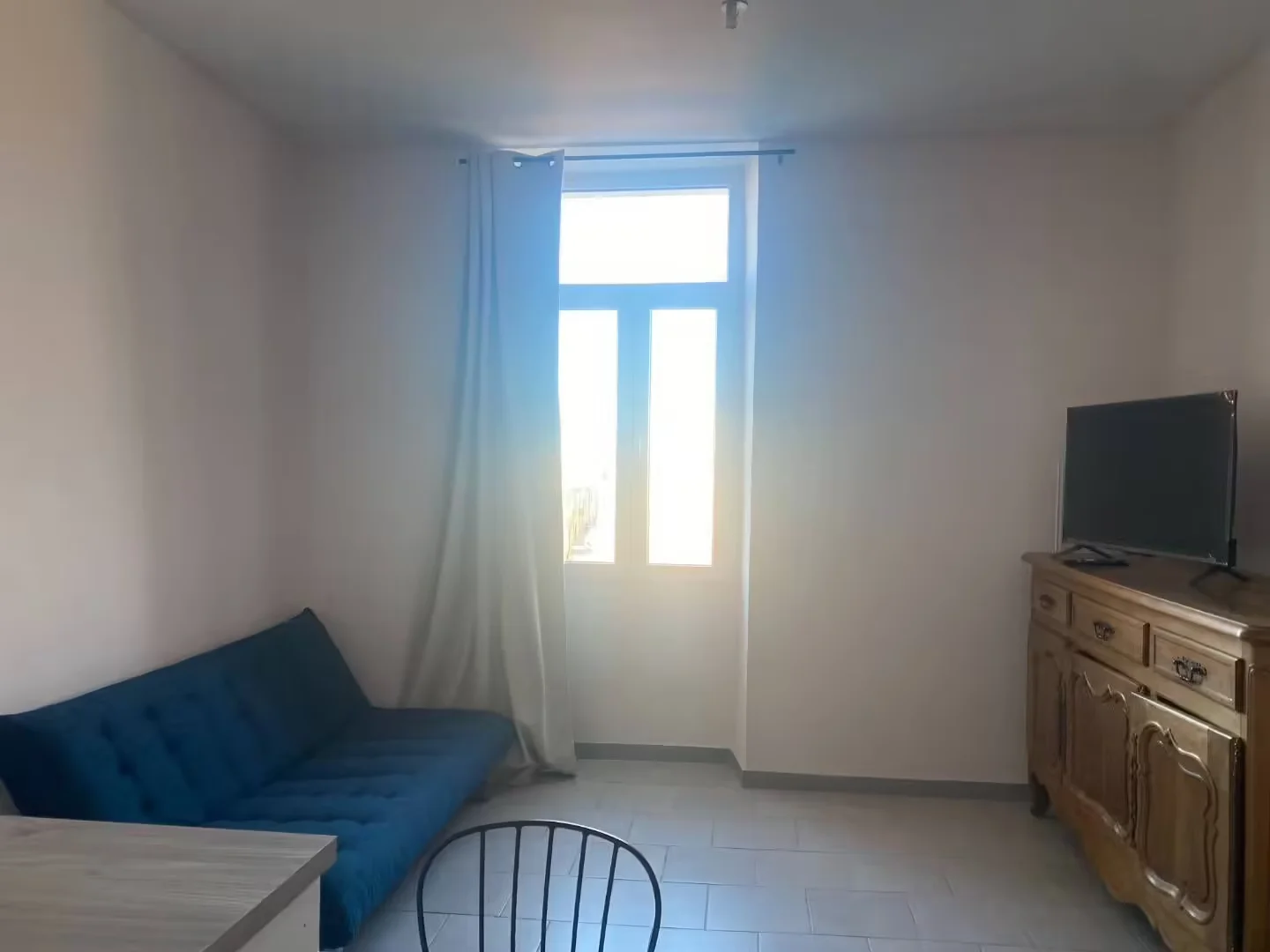 Habitación estudiantil económica cerca del campus en 