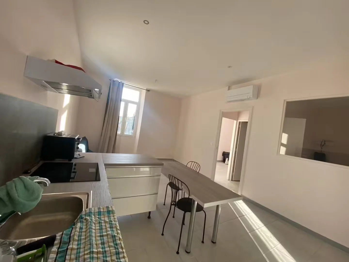 Habitación para estudiantes en  con área de estudio y facilidades compartidas
