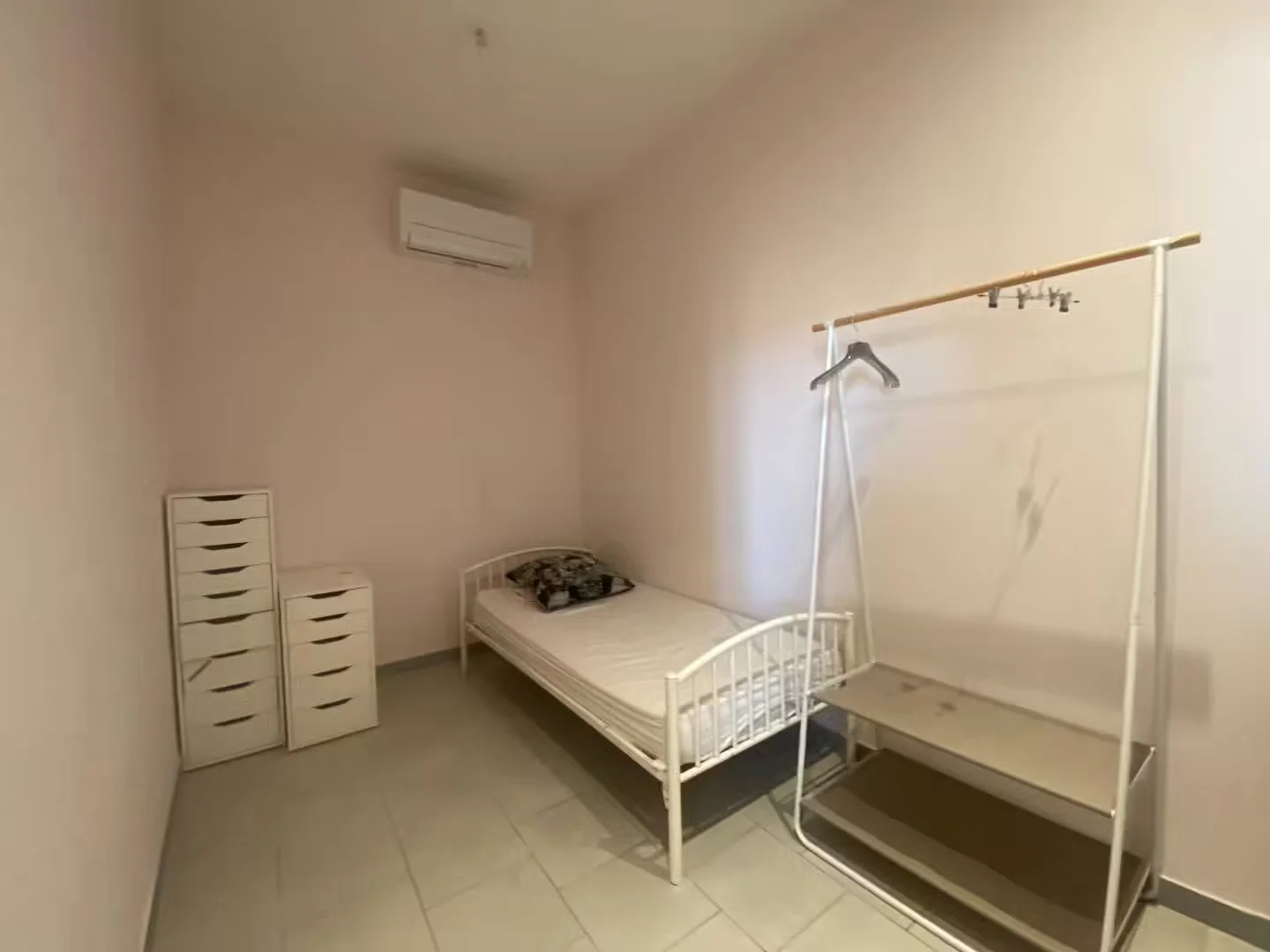 Habitación asequible para estudiantes con buena iluminación en 
