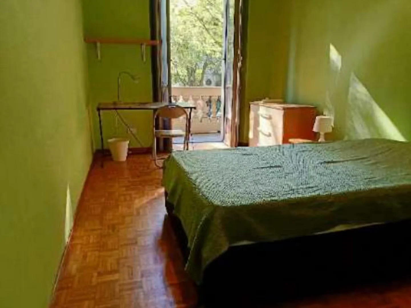 Bright and airy student room with easy university access in 