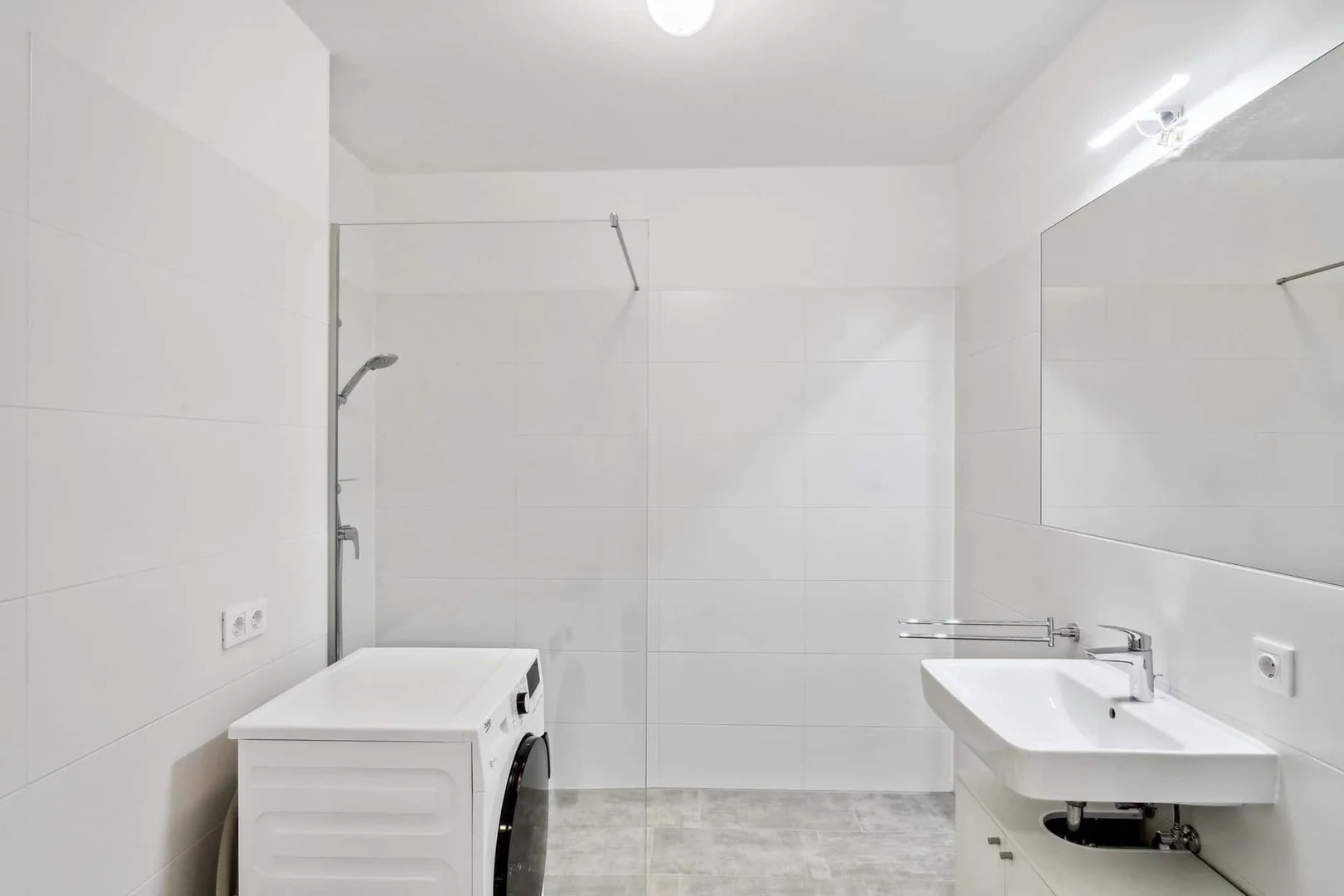 Bezahlbares Zimmer für Studenten mit ausreichender Beleuchtung in 