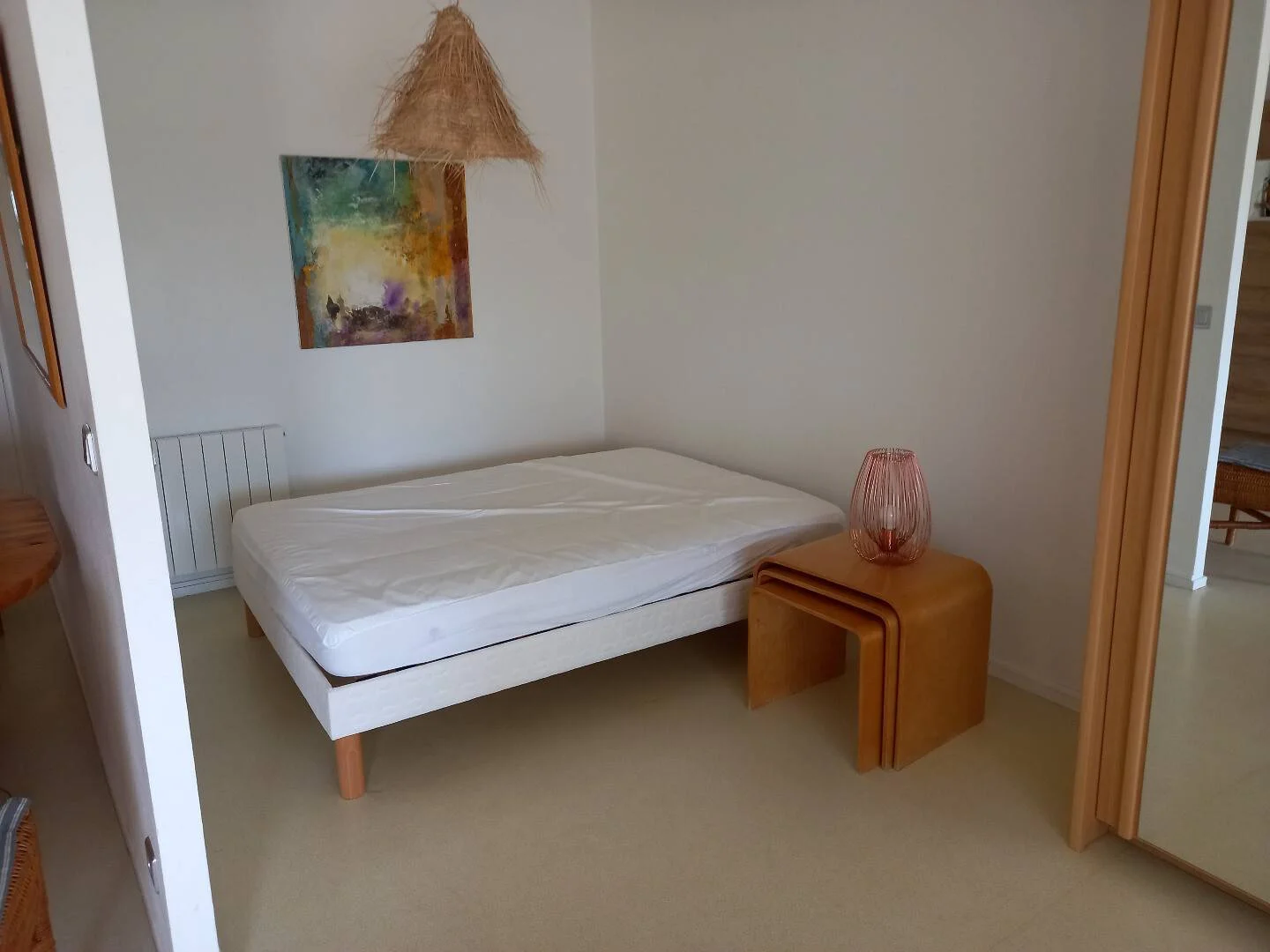 Chambre d'étudiant à  avec espace d'étude et installations communes