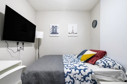 Cheap private room in Calgary