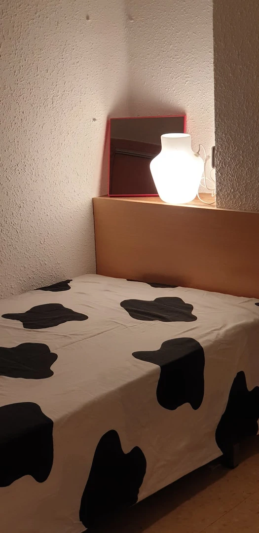 Alquiler de habitación compartida muy luminosa en Castellón De La Plana