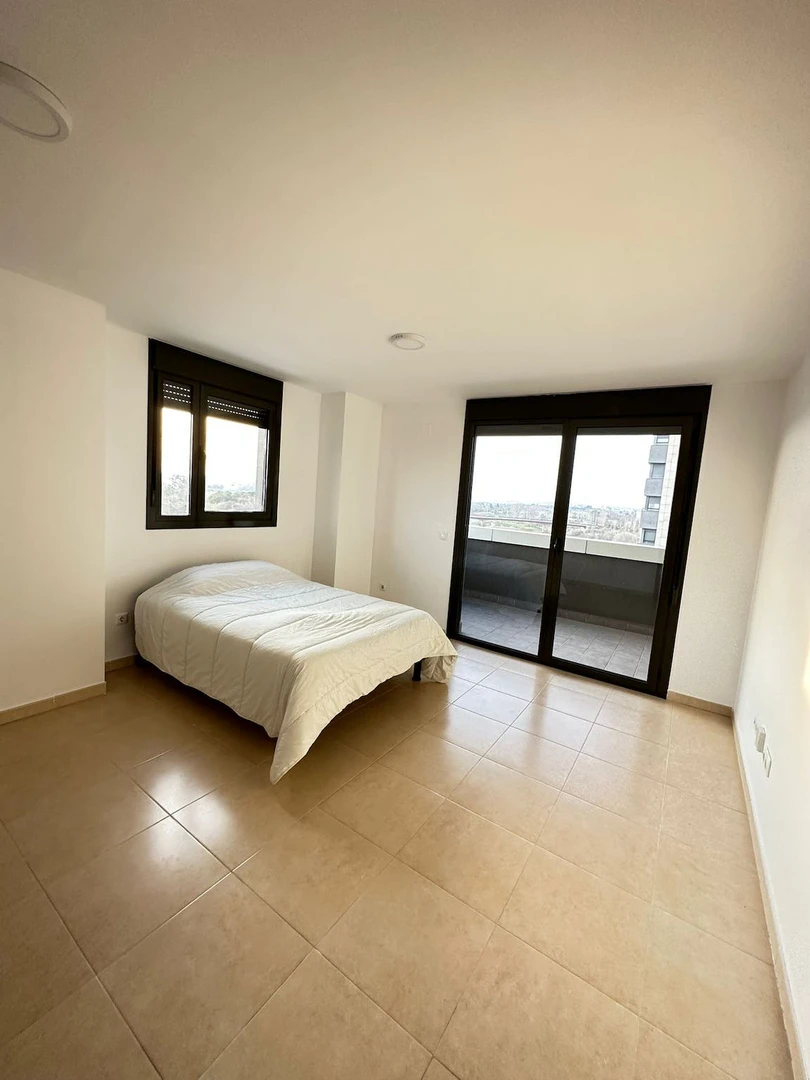 Zimmer mit Doppelbett zu vermieten tarragona