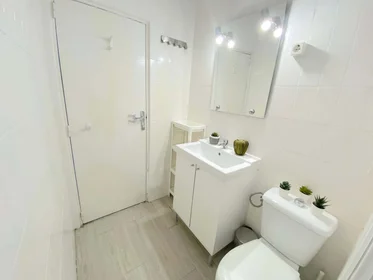 Quarto privado em C. el Pedroso, 4, 41008 Sevilla, España, imagem 14 de 16