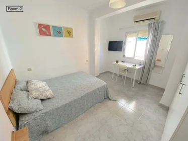 Quarto privado em Bda. la Palmilla, 3, 41009 Sevilla, España, imagem 1 de 13