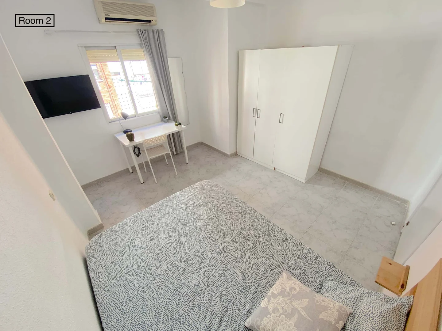 Quarto de estudante económico com localização conveniente em 