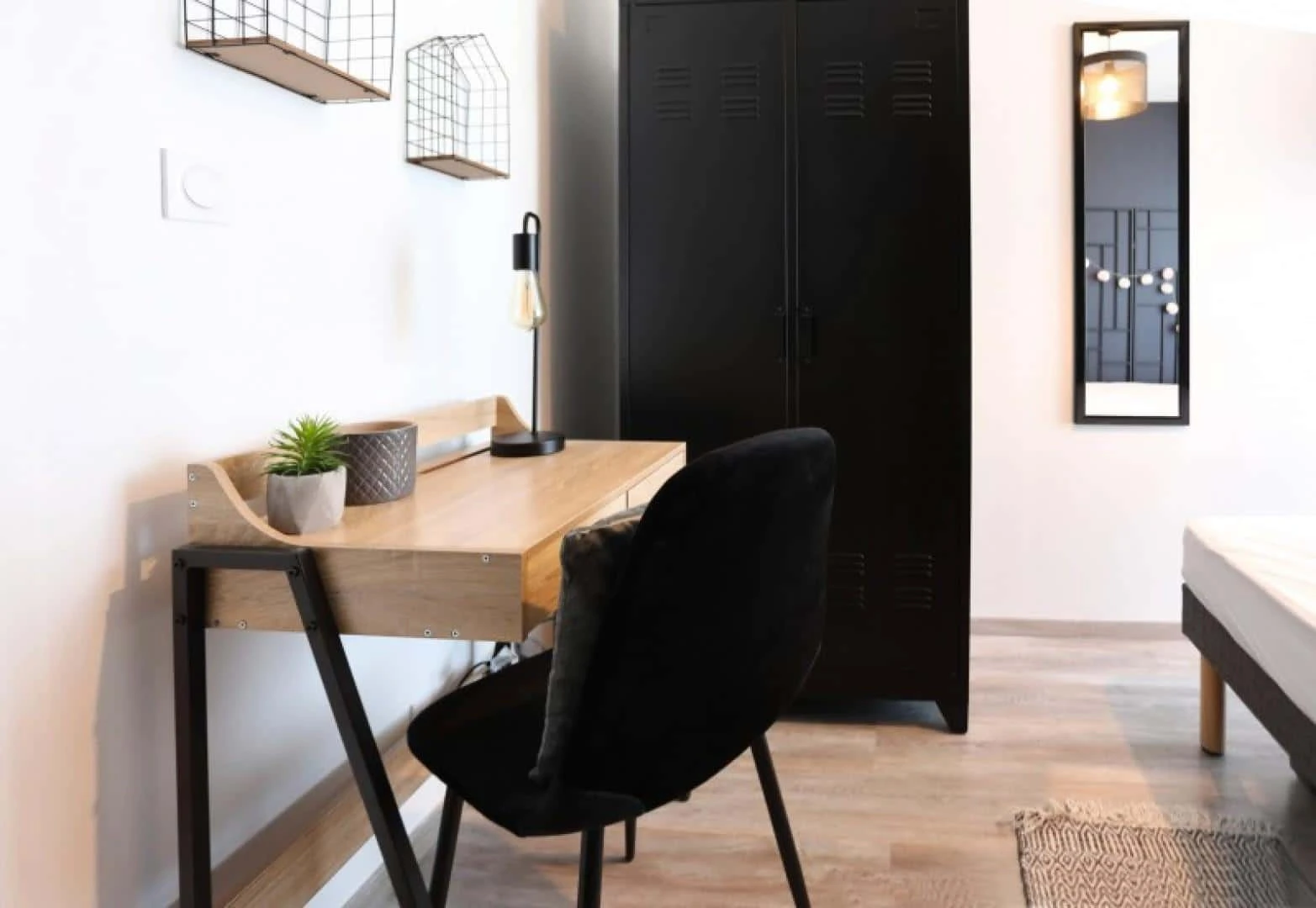 Bright and airy student room with easy university access in 
