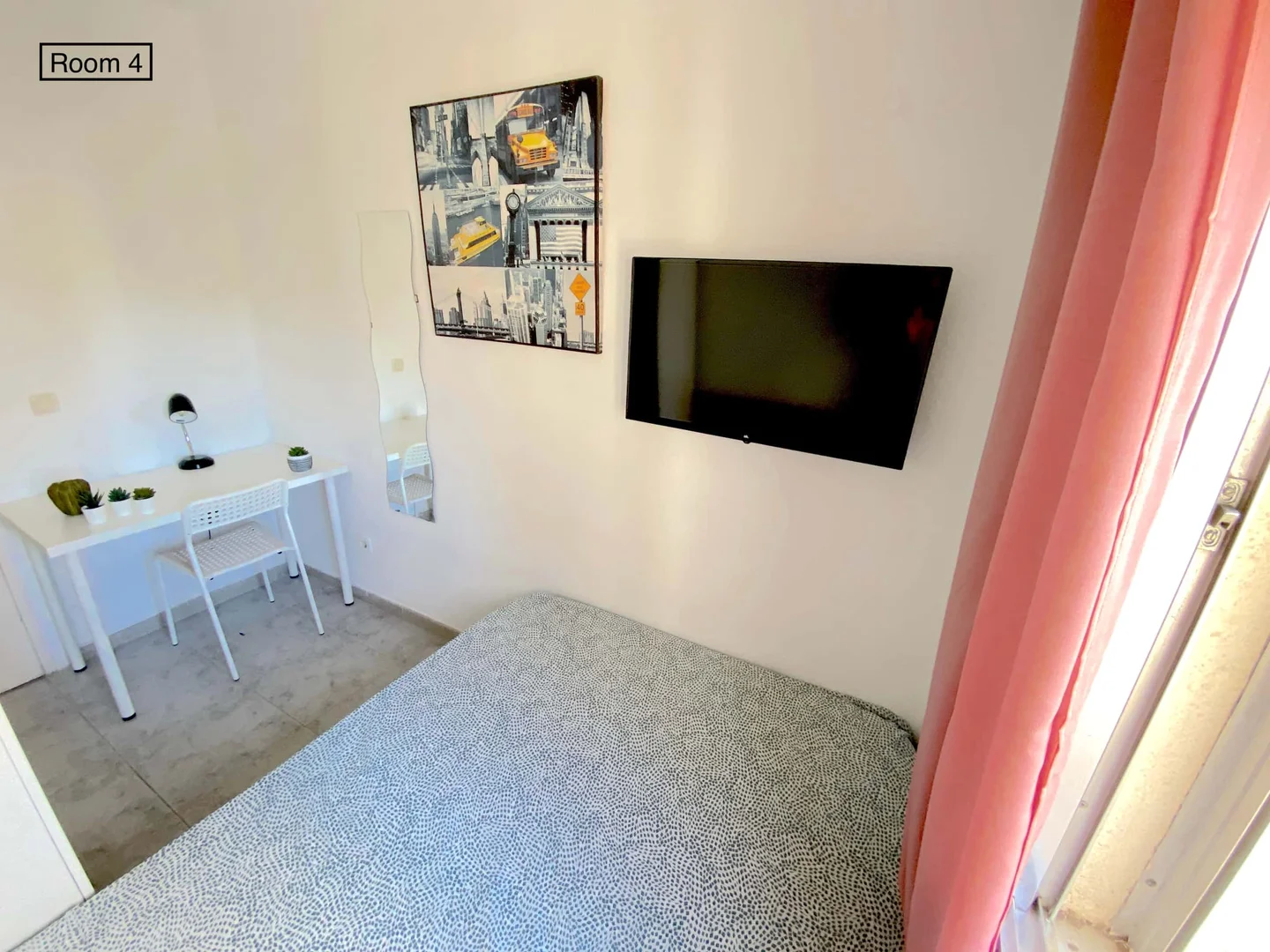Quarto de estudante económico perto do campus em 