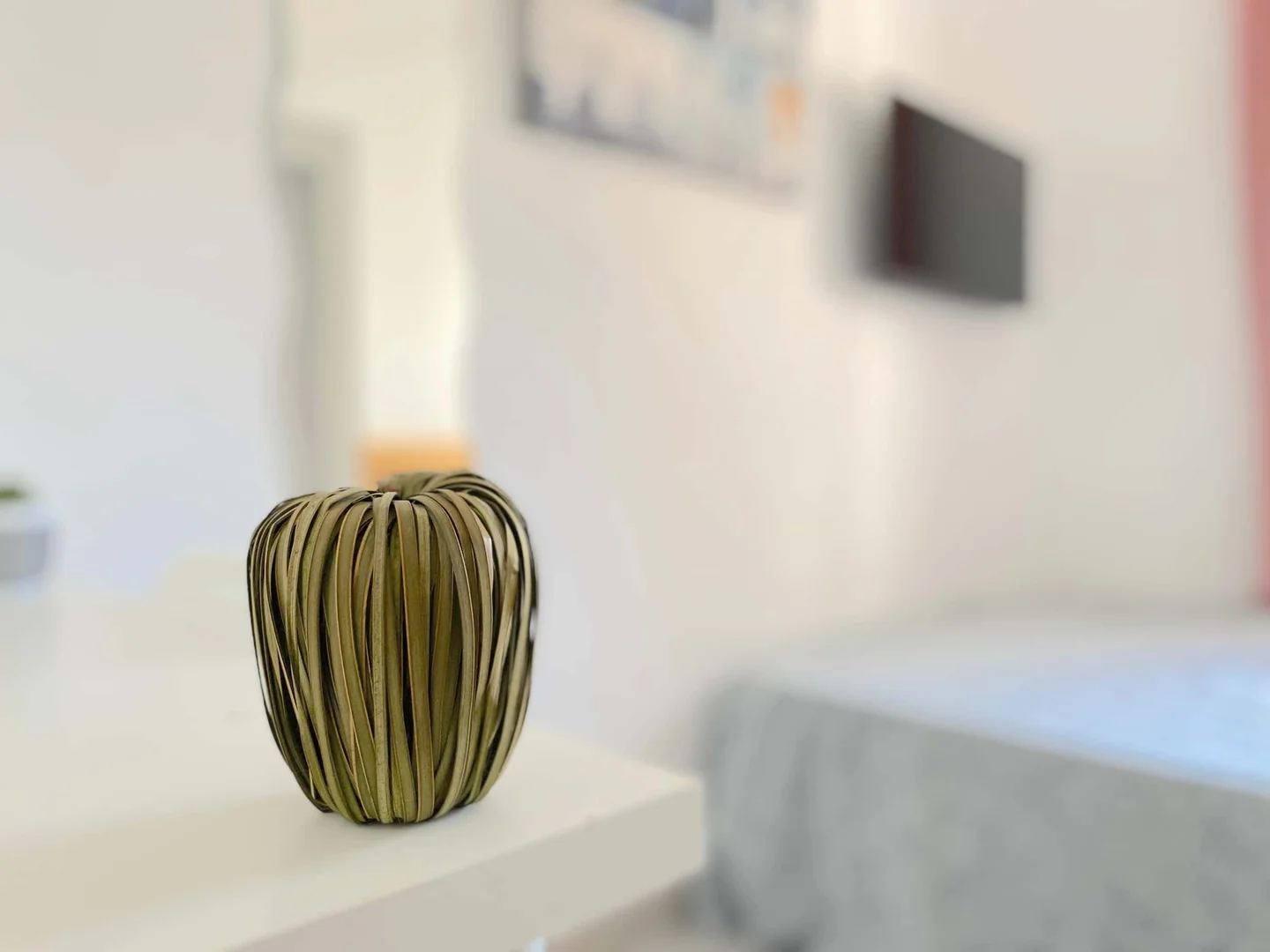 Quarto acessível para estudantes com iluminação ampla em 
