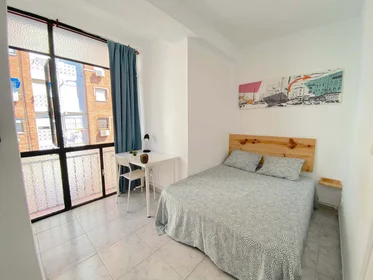 Quarto privado em Bda. la Palmilla, 3, 41009 Sevilla, España, imagem 1 de 14
