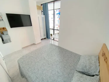 Quarto privado em Bda. la Palmilla, 3, 41009 Sevilla, España, imagem 4 de 14
