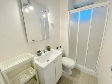 Quarto privado em C. el Pedroso, 4, 41008 Sevilla, España, imagem 13 de 14
