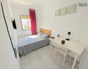 Quarto privado em Bda. la Palmilla, 3, 41009 Sevilla, España, imagem 1 de 12