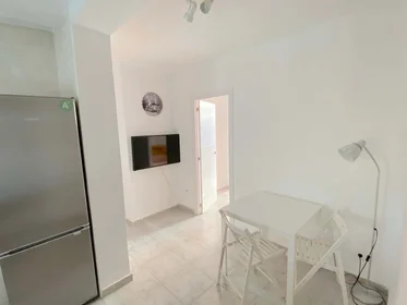 Quarto privado em Bda. la Palmilla, 3, 41009 Sevilla, España, imagem 7 de 12