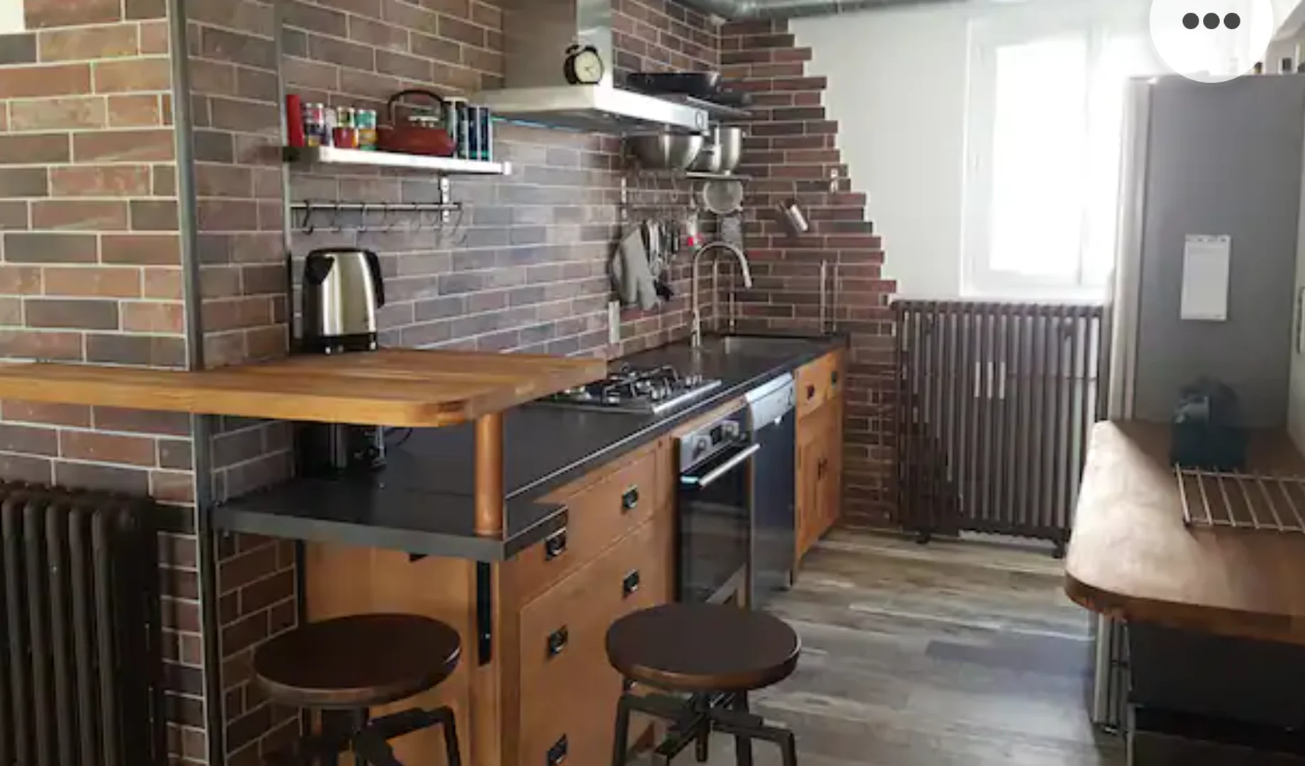 Comfortable and spacious student room in 