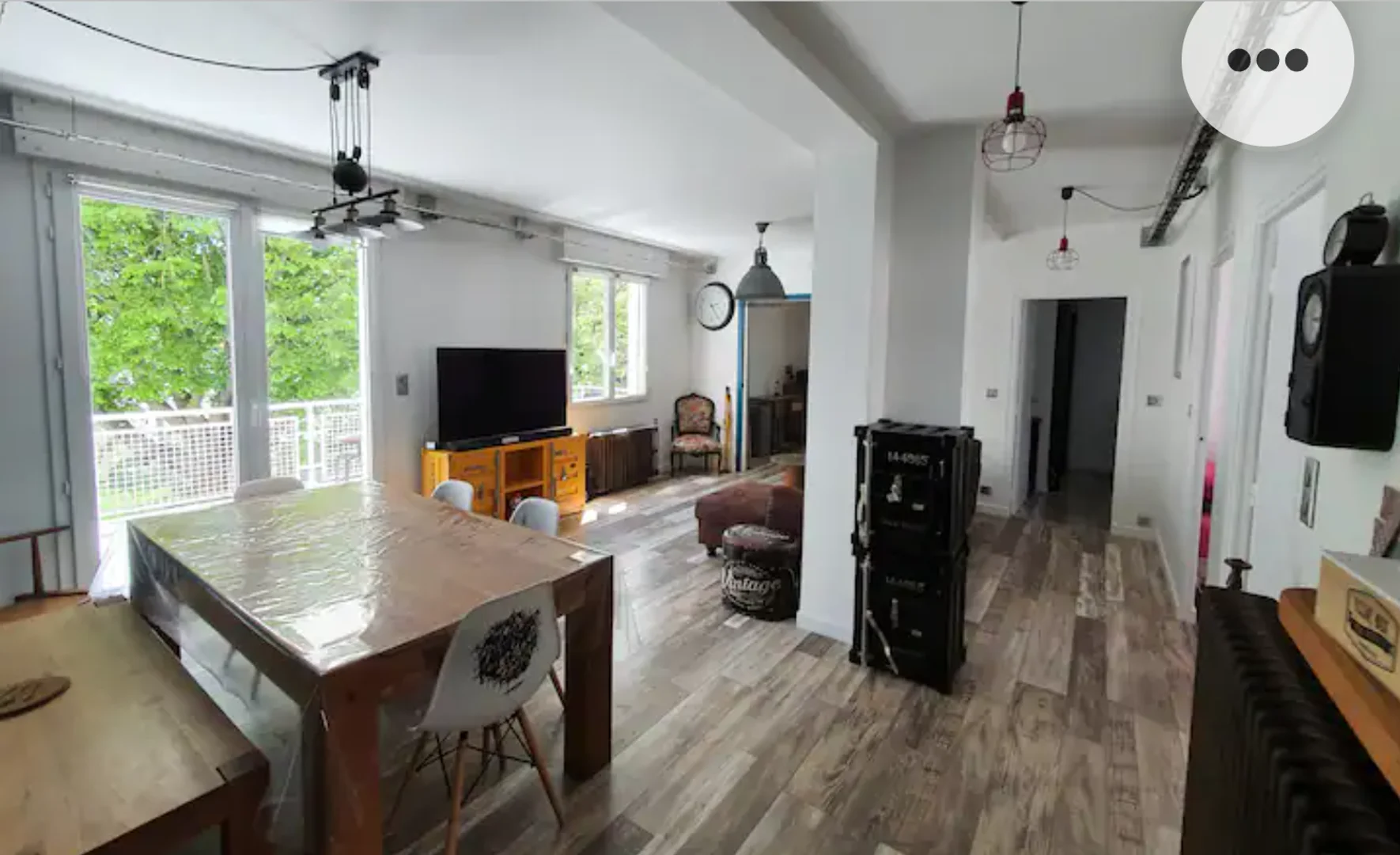 Bright and airy student room with easy university access in 