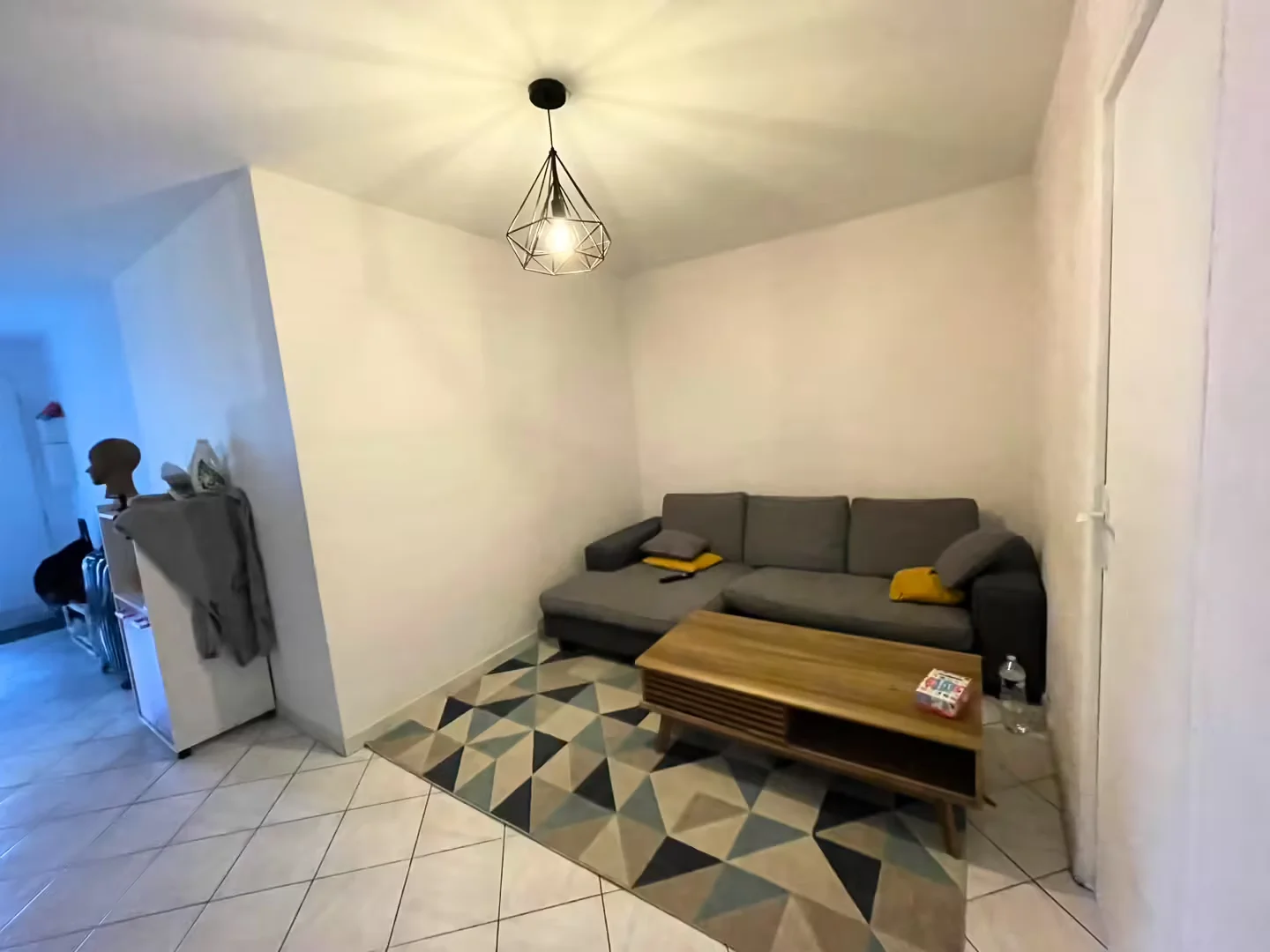 Functional student room perfect for studying in 