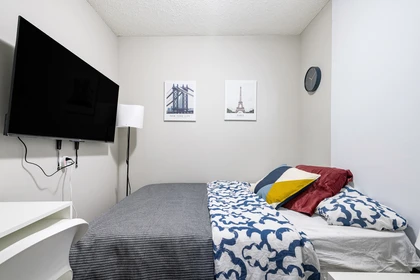 Quarto para alugar num apartamento partilhado em Calgary
