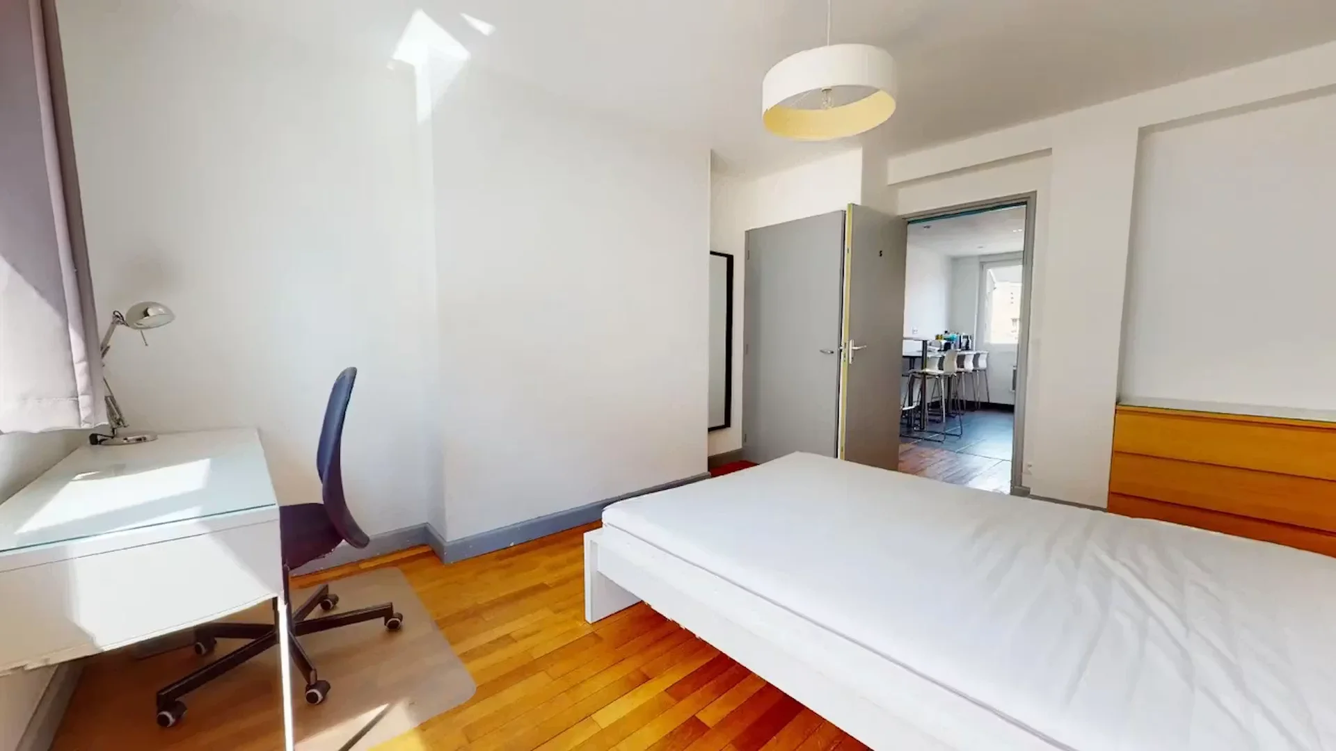Bezahlbares Zimmer für Studenten mit ausreichender Beleuchtung in 
