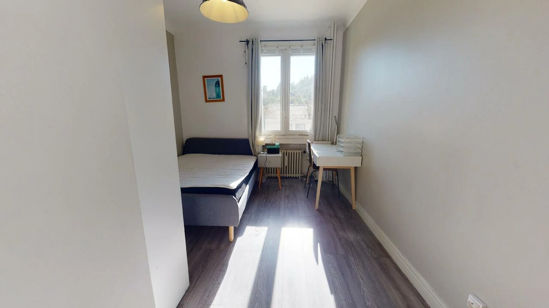 Chambre à louer dans un appartement en colocation à Saint-étienne