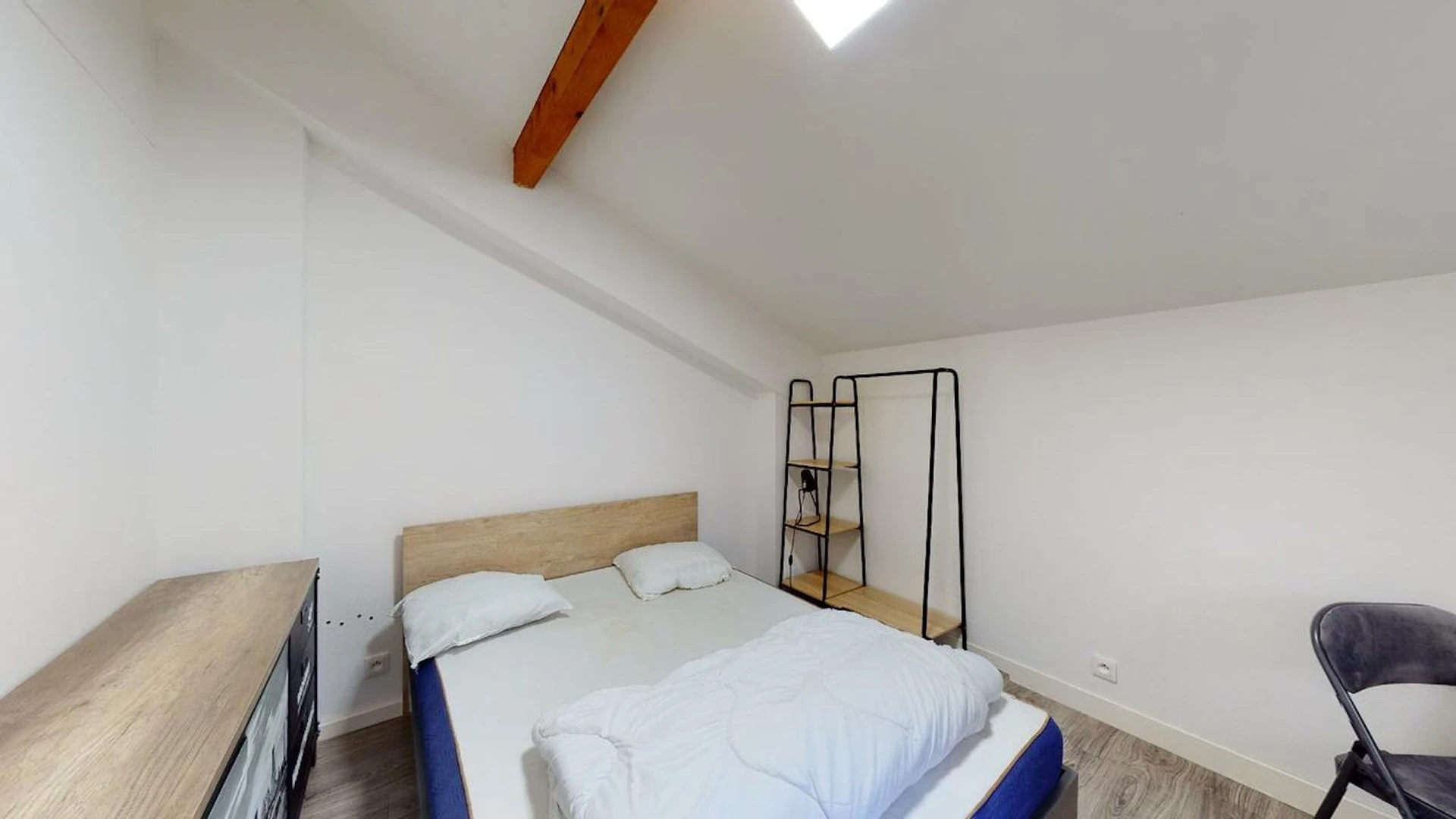 Renting rooms by the month in poitiers