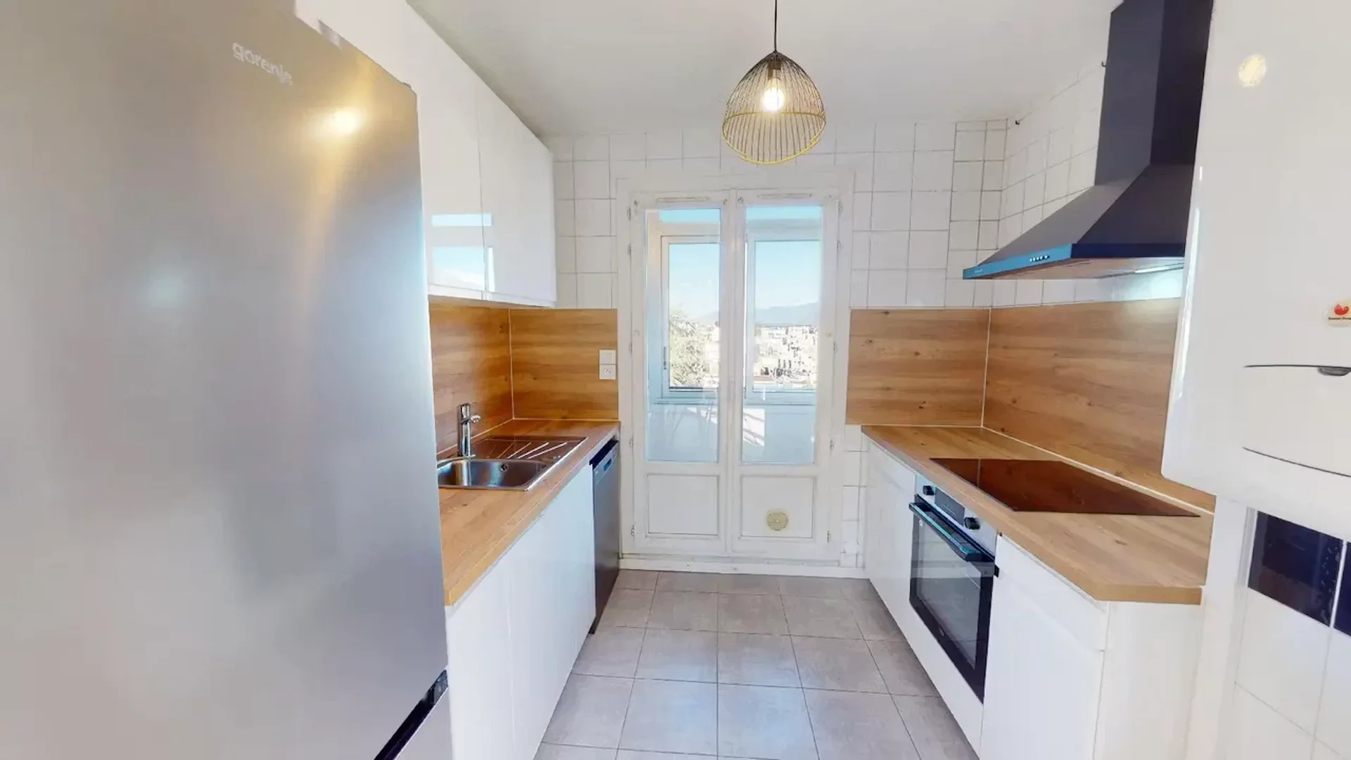Quarto amigo do estudante em com comodidades modernas