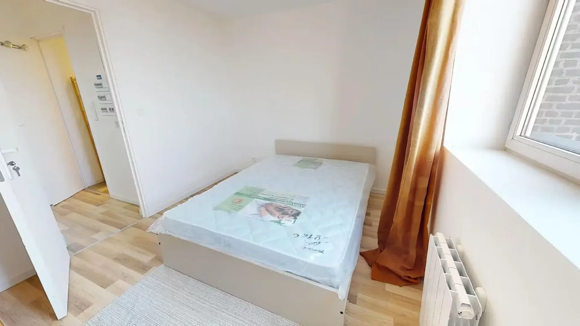 Economical student room with convenient location in 
