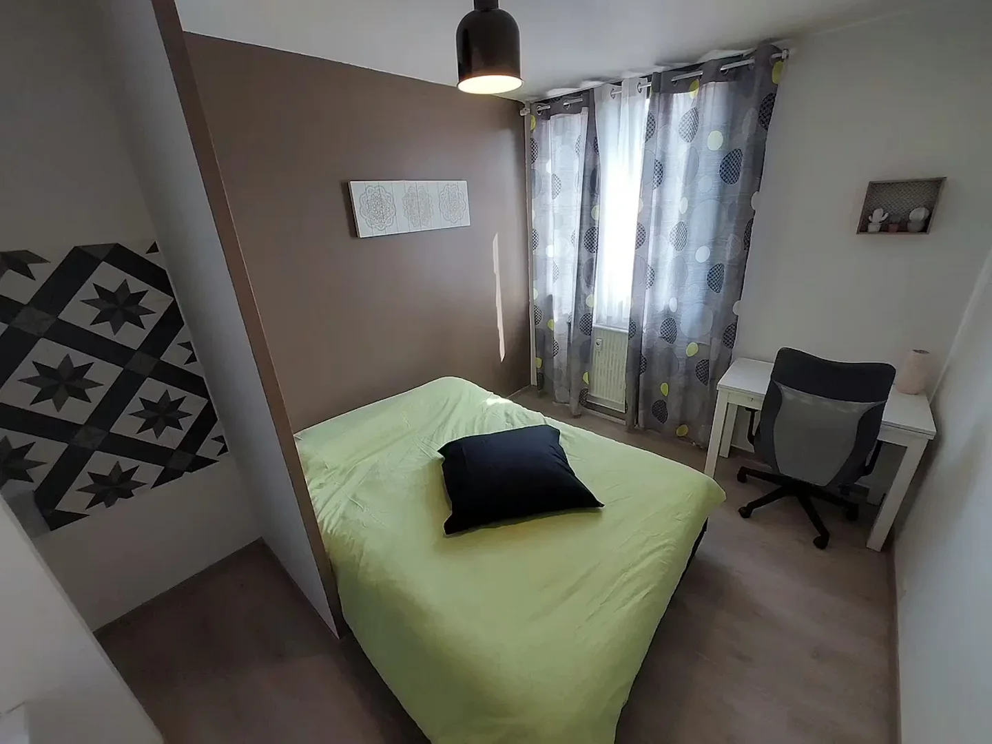 Camera accogliente per studenti disponibile a