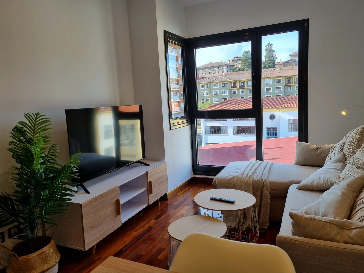 Nowoczesne i jasne mieszkanie w Oviedo
