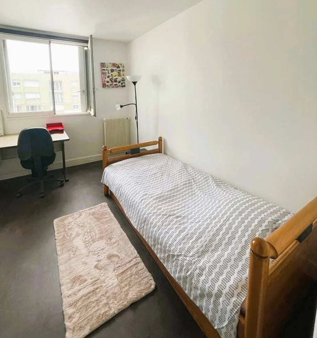 Zimmer in Studentenwohnung in  zu vermieten, voll möbliert