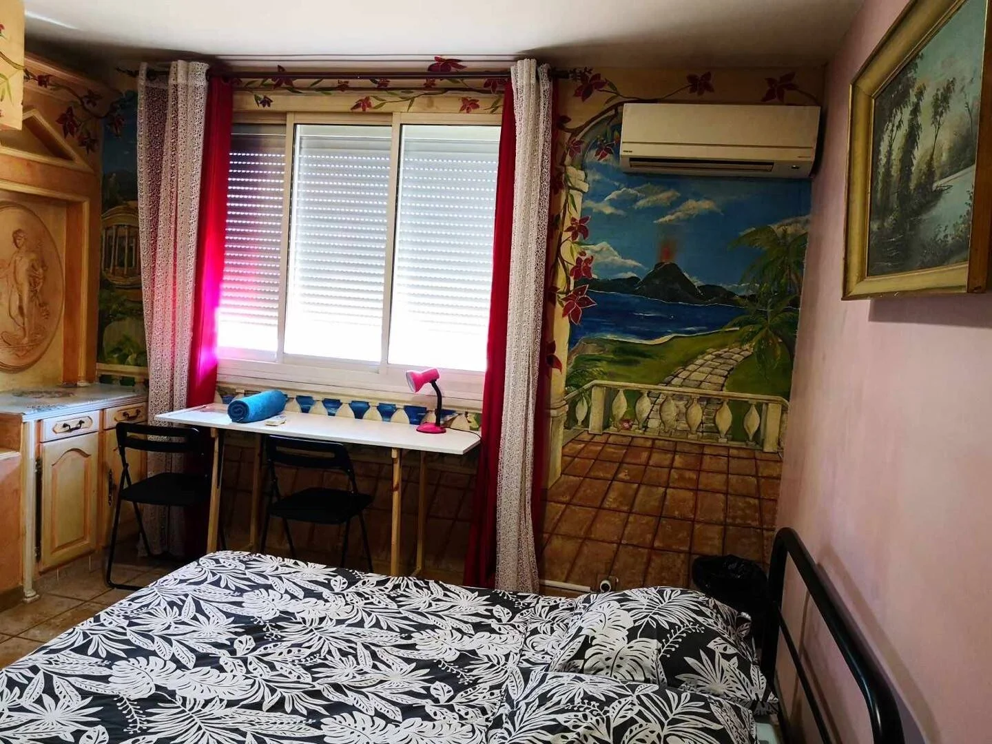 'de modern olanaklara sahip öğrenci dostu oda