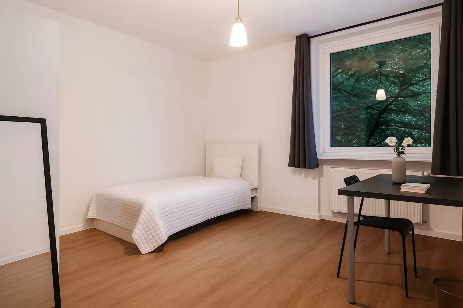 'de modern olanaklara sahip öğrenci dostu oda
