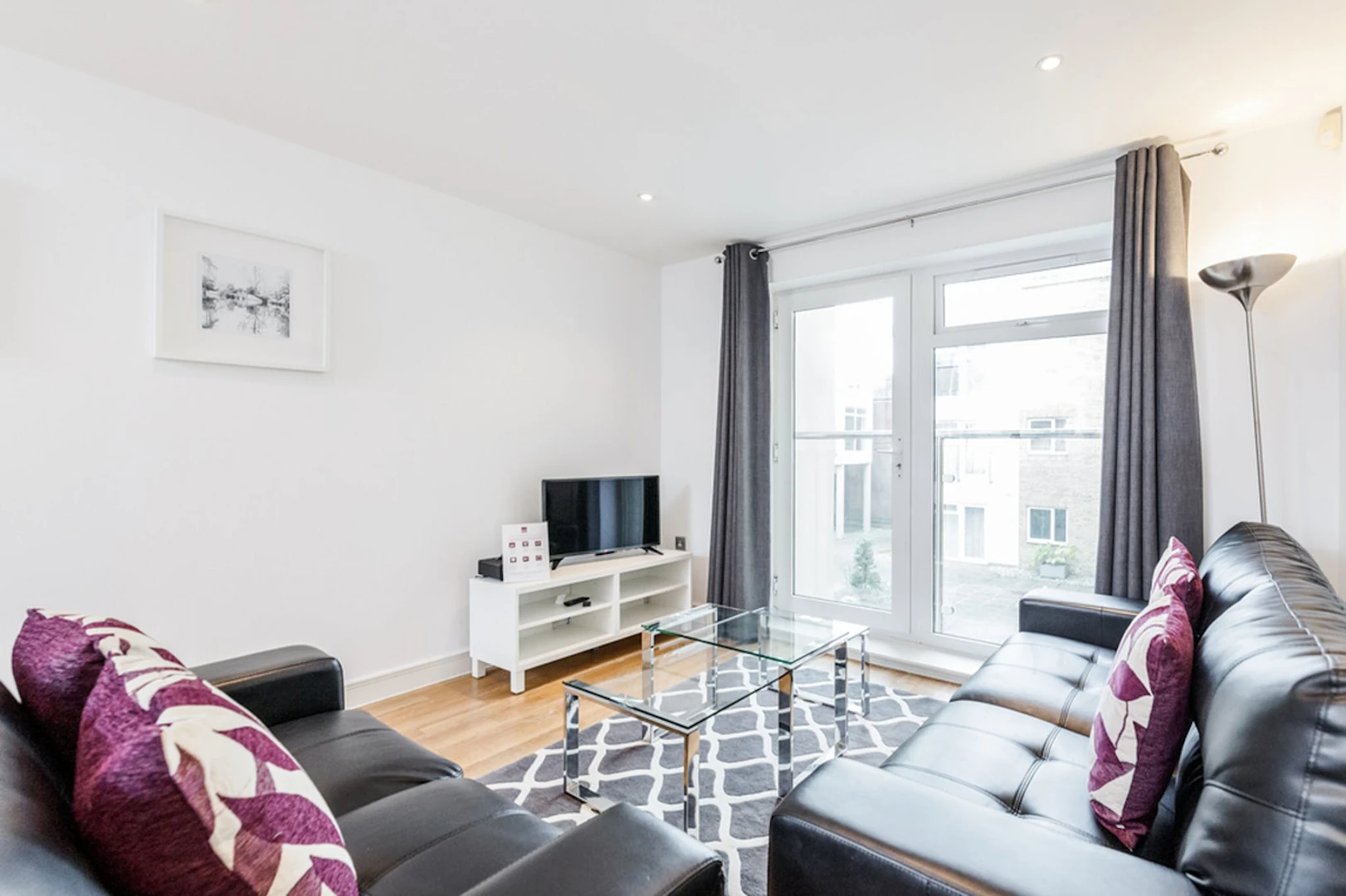 Accommodation with 3 bedrooms in Guildford