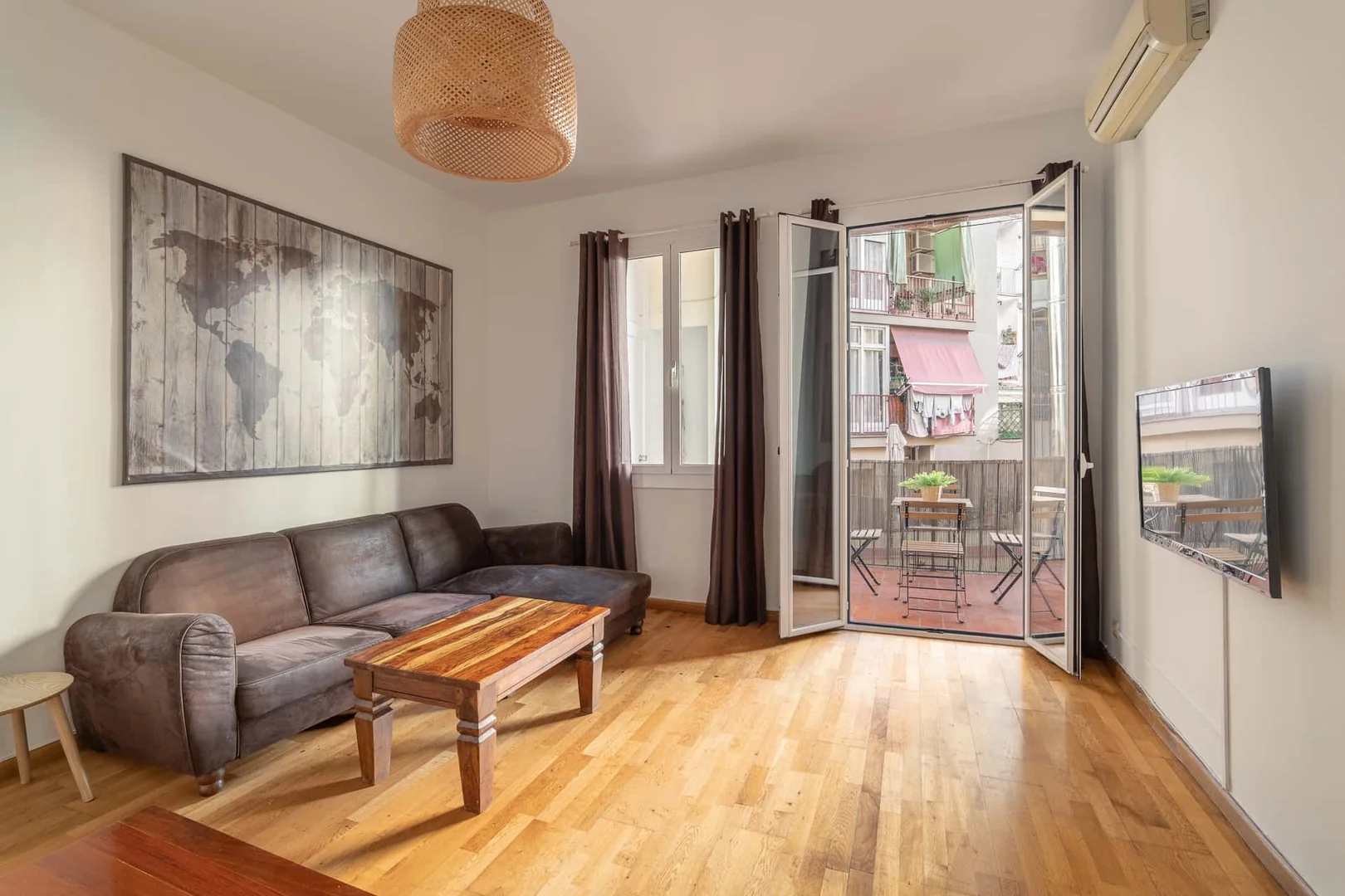 Av. del Paral·lel, 92, 08015 Barcelona, España