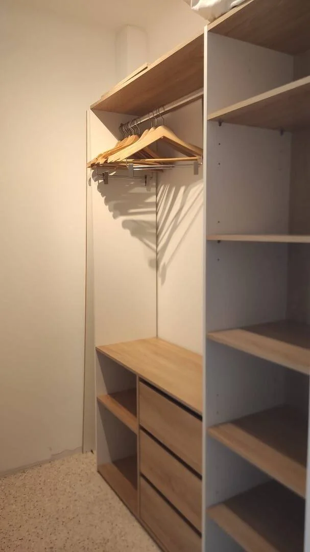 Quarto de estudante económico perto do campus em 
