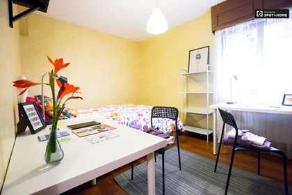 Private room at Aldamiz Mendiaren Kalea, image 1 of 10