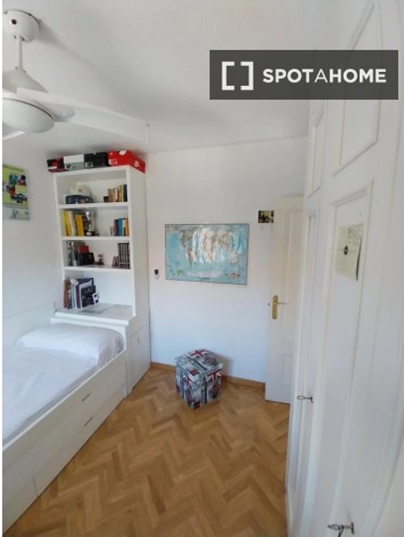 Boadilla Del Monte de çift kişilik yataklı kiralık oda