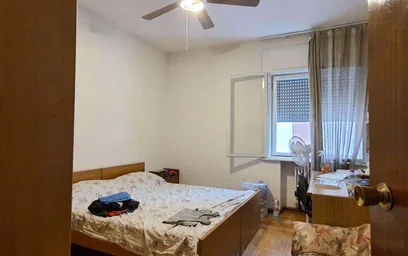 {area} de aylık kiralık oda