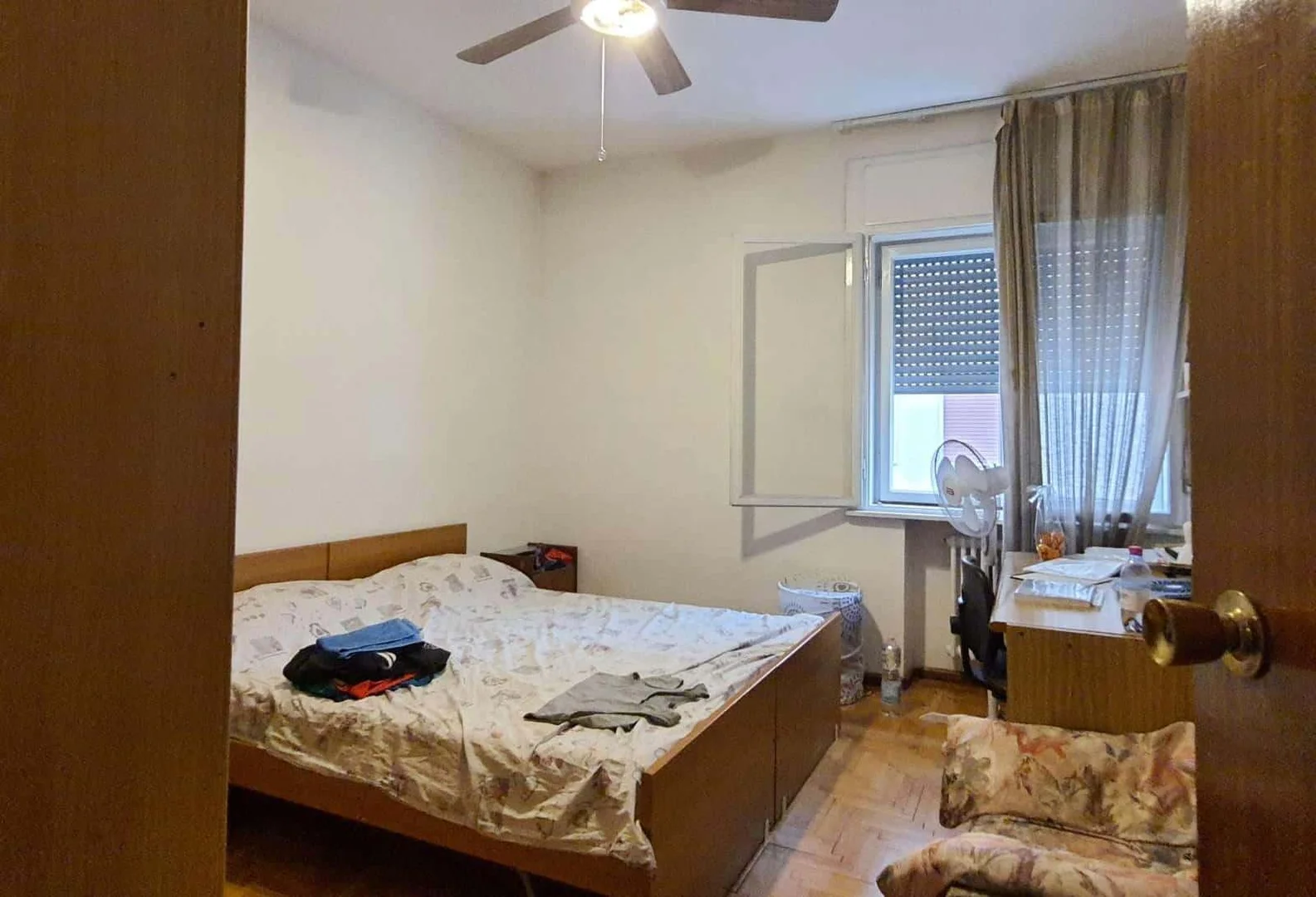  bölgesinde uygun konuma sahip ekonomik öğrenci odası