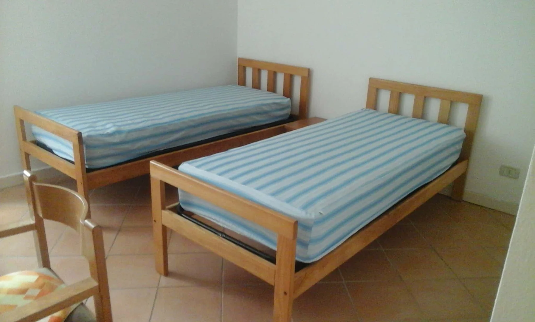 Zimmer in Studentenwohnung in zu vermieten, voll möbliert