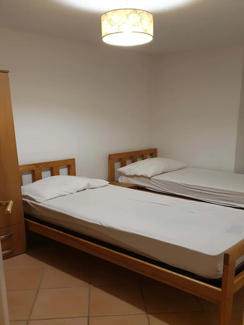 Zimmer in Studentenwohnung in  zu vermieten, voll möbliert